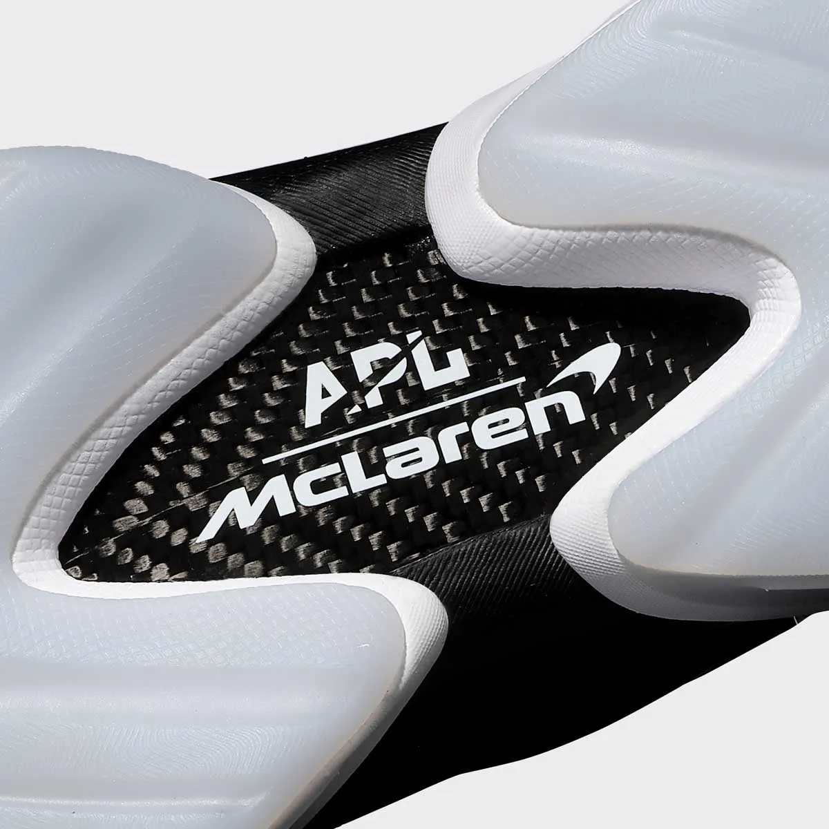 APL  McLaren HySpeed Black / White